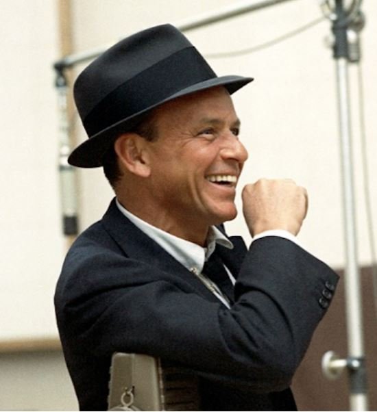 Sinatra portant un trilby